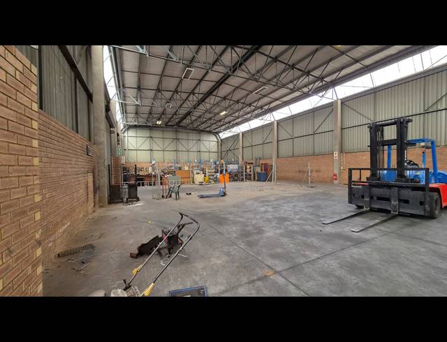 997M² WAREHOUSE TO LET IN JET PARK